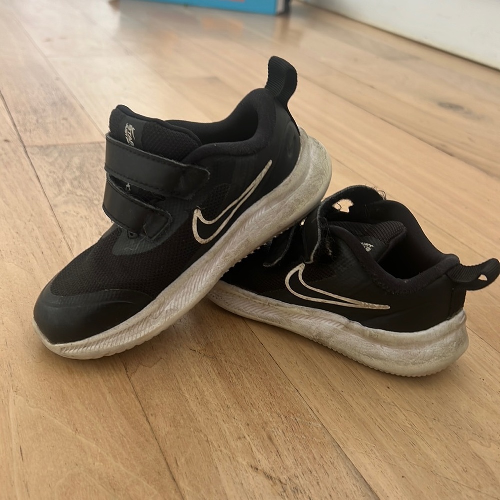 Black nike 9C
